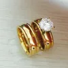 Nunca se desvanecen 6 mm 18 K chapado en oro gran circón CZ conjunto de anillos de pareja de diamantes Alianza de boda Anillo de amantes de acero inoxidable para Women2621