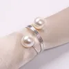 Elegant White Pearl Spring Servett Ring Hotel Wedding Decor Metal Servetter Buckle Festival Party Banquet Table Decoration Anillo de Servilleta de Primavera de Perlas