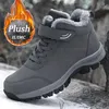 Klädskor 2023 vinterkvinnor män stövlar plysch läder vattentäta sneakers klättring jakt unisex laceup utomhus varm vandring stövel man 231218