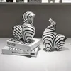 Thé animaux créatifs résine zèbre statue décoration animale figurines de bureau accessoires pour la maison bureau artisanat cadeaux 231219