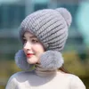 Cappelli a tesa larga Cappello invernale in vera pelliccia di visone per le donne Berretto caldo lavorato a maglia per le orecchie I berretti a spirale con pompon sulla parte superiore 231218