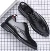 Chaussures habillées de haute qualité de haute qualité Classic Brogue Chaussures oxford pour hommes Généreaux affaires en cuir chaussures décontractées Sapato Masculino social