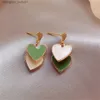 Dingle ljuskrona Nya koreanska söta vita gröna dubbla hjärtdroppar örhängen för kvinnor asymmetriska hjärtuttalande örhängen flickor fest smycken231219