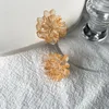 Orecchini con clip a forma di fiore bianco arancione carino per donna, gioielli in resina non forati, semplici orecchini floreali, regalo per festa di compleanno