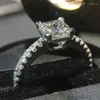 Trouwringen Huitan Klassieke Prinses Zirconia Vrouwen Zilver Kleur Eenvoudige Elegante Verlovingsring Eeuwigheid Tijdloze Sieraden