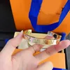 Ny stildesigner armband kvinnor smycken manschett ihåliga armband armband smycken 18k guld pläterad rostfritt stål armband kvinnor bröllopspresent