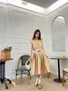İki Parça Elbise Tasarımcısı MM Sonbahar/Kış Yeni Kolsuz Topla+Katlanmış Etek Seti Kadın Mektubu Jacquard Nakış Zusa
