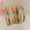 Högkvalitativ smycken Guld Titan Steel Armband för kvinnors avancerade Zircon -pararmband Lyxig element Ringarmband Ring Handikraft Ny stil