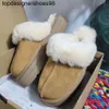 Ny 24SS Designer Snow Boots Australia Mini Platform Women Slippers Classic Suede Slides Winter Warm Booties Fur Sheep Skin Womens Mens Shoes Bootes