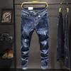 Męska modna marka dżinsów z rozdartymi kolanami dla mężczyzn 2023 Nowa jesień koreańska wersja wszechstronna Slim Fit Leggings Patch Elastic Trend 211108