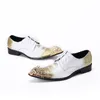 Sapatos masculinos de couro de vaca decorativos de metal em ouro branco sapatos sociais elegantes com cadarço para festa de casamento sapatos derbies
