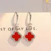 Pendientes colgantes de trébol de diseñador clásico para mujer, aretes delicados con perlas de diamantes, cientos de joyas para mujer llenas de sensación de alta gama