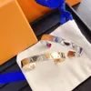 Nieuwe Stijl Designer Armbanden Vrouwen Sieraden Manchet Holle Armband Bangle Sieraden 18K Vergulde Roestvrij stalen Armband Dames Huwelijksgeschenken