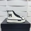 Berömd designer canvas sneakers stilig stil bokstäver broderad märke kontrast gummi yttersula hög komfortpanel över övre