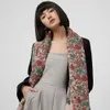 Sciarpa elegante in cashmere con fiori mondani Scialle jacquard fronte-retro da donna Nuova sciarpa calda ispessita autunno e inverno