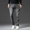 Jeans da uomo stile classico grigio scuro slim fit elasticizzato 2024 primavera autunno cotone vestibilità regolare pantaloni in denim pantaloni di marca maschile