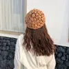 Berets Hohl Atmungsaktive Stricken Baskenmütze Kappen Für Frauen Frühling Sommer Handgemachte Haken Blume Design Künstler Hut Mode Pilz