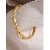 Bangle Yhpup Minimalist Gold Color Tarnish Free Fashion rostfritt stål armband Metallstruktur Enkel öppen charm handledsmycken 231219