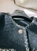 2024スプリングブラックコントラストカラーパネルウィーブツイードジャケット長い袖の丸いネックダブルポケットシングルブレストジャケットコートショートアウトウェアA3D186329