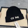 Beanie vinter varm unisex stickad hatt motorhuven skalle mössa stickade hattar klassisk sport mössor mens och kvinnor casual hattar utomhus designer mössa flera färger bra trevligt