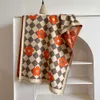 Cashmere de imitação de flor pequena versátil para feminino quadrado xadrez bloco de cores engrossado longo xale cachecol de dupla finalidade