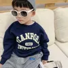 プルオーバーの男の子スウェットシャツコットン長いスリーブTシャツのための手紙の印刷されたパーカー春秋冬のビッグチルドレンズ衣類l231215