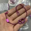 Nouvelle couleur Diamond Incrust V-Letters Gold Collier Boucles d'oreilles Braceletes Instagram Dopamine Chain de coul