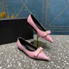 Nuevos pisos Moda clásica charol de seda zapatos individuales con hebilla de metal Zapatos cómodos de temperamento Zapatos de vestir de diseñador Fábrica CORDONES Caja de zapatos