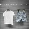 Ny baby tracksuit designer barn casual kostym storlek 100-160 sommarbarn t-shirt och logotyp tryckt denimshorts dec10