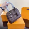 Sacs à bandoulière Sac à main de créateur de luxe Sac à coque de luxe pour femme Broderie artisanale parfaite Pièce de luxe polyvalente