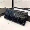 Kabartma Camellia Desen Kadın Tasarımcı Uzun Cüzdan Flep Torba Buzağı Deri Altın Donanım Tokası Lüks Debriyaj Çantaları Çok Pochette Kart Tutucu Çanta 19x10cm