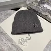 Kış şapka kapağı e yüksek kaliteli tasarımcı kapaklar erkek kadınlar kış popüler yün sıcak örgü şapka yeni moda beanie bobbles