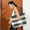 Sacos de noite Famoso Weave Basket Bag Handmade Praia Verão Rattan Bolsas Mulheres Moda Grande Messenger Kintted Causal Ombro