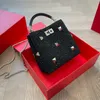 Borsa a tracolla con secchiello romano con manico superiore con rivetto di diamanti Marchio di lusso V con strass trapuntato con borchie Designer Borse per la spesa da donna Borsa a tracolla piccola con catena da donna