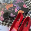 Scarpettestrae di design Donne Donne Pompe Crystal Bowknot Satin Summer Lady Rosso Black Scarpe in pelle vera Cucchi alti per feste Scarpe da ballo