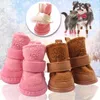 Vêtements de chien 4pcs dessin animé neige bottes pour animaux de compagnie pluie chaussures d'hiver baskets épaisses accessoires prewalkers marche chiot chaud