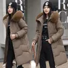 Trench da donna caldo piumino invernale allentato 2023 elegante cappotto con cappuccio isolamento addensato abbigliamento donna collo di pelliccia lungo Parka