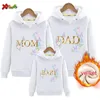 Matchande familjekläder varma vinterbarn pullover plus sammet hoodies tröja kläder fjäril blomma pappa mamma baby kläder topp 231220