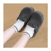 Slipper designer barn kork platt tofflor mode läder glider pojkar flickor strand sandaler tråkar väska huvudet icke-halk barn casual skor dhv0f