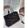 Nuevo diseñador Bolso acolchado de algodón para mujer Bolso de mano de moda simple Bolso de cuero Bolso suave Bolso de compras retro clásico completo simple bollo de bagre bandolera