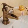 Rubinetti per lavandino del bagno Rubinetto per lavabo e miscelatore a cascata classico monocomando antico freddo in ottone massiccio