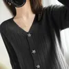 Kvinnors tröjor Kvinnor Star Button Cashmere Sweater Cardigan Sticked O-Neck Cardigan Spring och Autumn New Style Solid Slim-Fitl231213