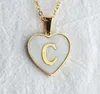 Collana con conchiglia a forma di cuore in acciaio al titanio con 26 lettere iniziali per collane con ciondolo con lettere da donna con catene