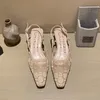 Модельные туфли 2023 дизайнерские модные женские тапочки для девочек Сандалии с открытой пяткой Туфли-лодочки Aria с открытой пяткой представлены в черной сетке со сверкающими кристаллами