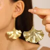 Boucles d'oreilles pendantes en métal créatif, Texture de feuille de Ginkgo exagérée, Design de mode rétro, personnalité longue, bijoux féminins, vente en gros