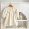 Flickans klänningar 2023 Spring Baby Clothing Baby Girls Flowers Brodery Puff Sleeve Dress Little Princess Corduroy Dresses