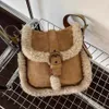 Sacs de soirée Sac de selle en laine d'agneau mode sacs à bandoulière en faux daim pour femmes hiver chaud sacs à main en peluche et sacs à main sac à bandoulière design 231219