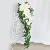 Decoratieve bloemen Simulatie Rose trapsgewijze bruidsboeket Waterval met bloem met groene bladeren decoratie (wit)