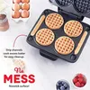 Brödtillverkare 4-tums Mini Waffle Maker med dubbla non-stick-ytor utan halkfria fötter