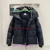 Piumini classici con stemma ricamato piumino di lusso da donna uomo parka in oca designer con cappuccio staccabile maniche gilet invernale C110102